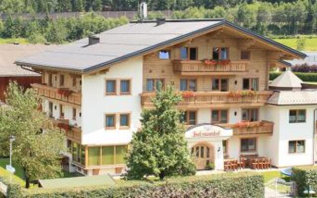 Holzmannhof und Michis Appartementhaus