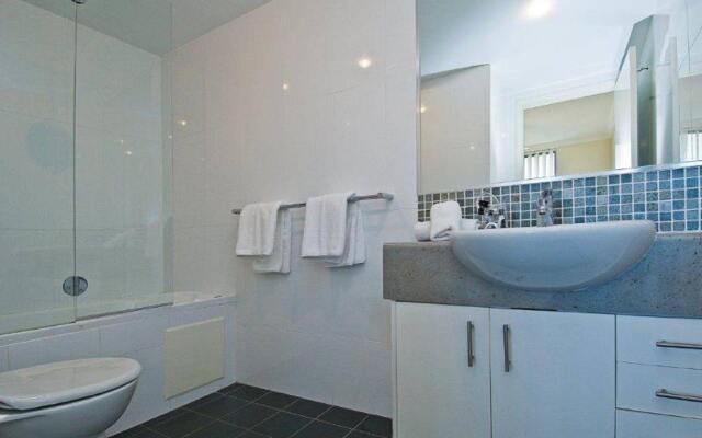 Aqualine Apartments on the Broadwater