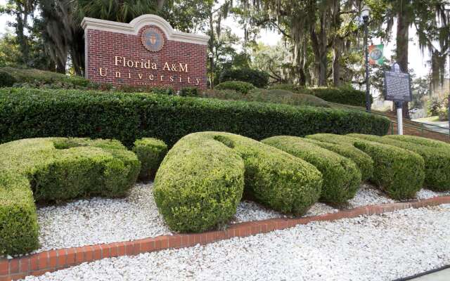 Super 8 by Wyndham Madison