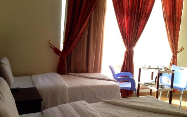 Qasr Alazizia Hotel