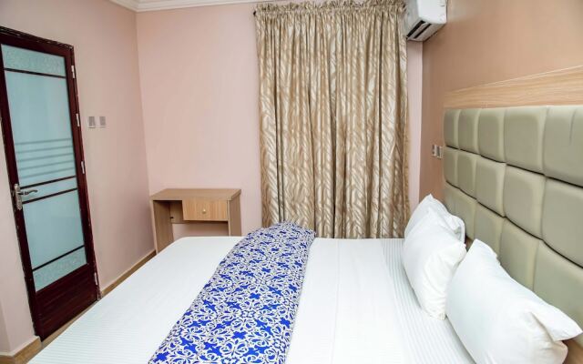 Everland Hotel and Suites