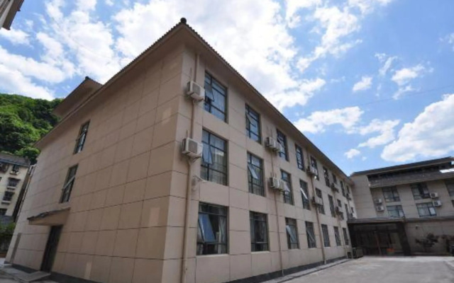 Shengjing Yijia Hotel