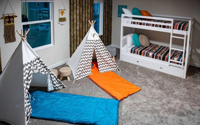 Luxury AND FUN Near Disney Parks 9BR