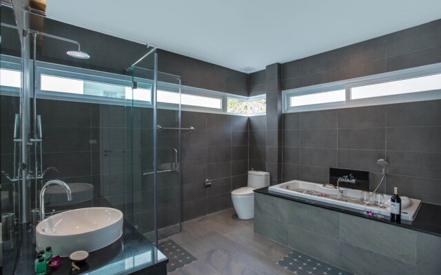 Elegant Designer 4BR Pool Villa Skylight