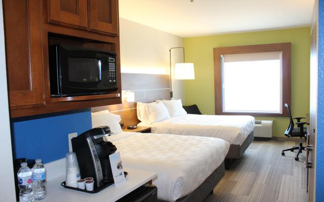 Holiday Inn Express & Suites Mansfield by IHG