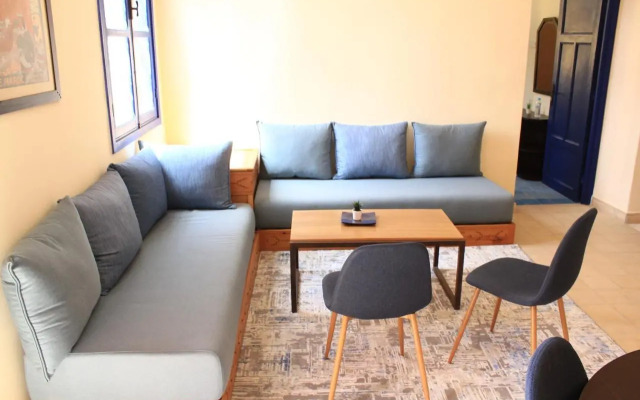 Comfy Colonial Apartments