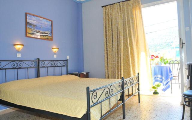 Oasis Hotel Theodoros & Litsa Galaris
