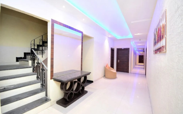 Collection O Hotel Platinum Inn And Suites