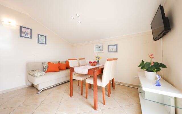 Apartments 150m from beach with parking