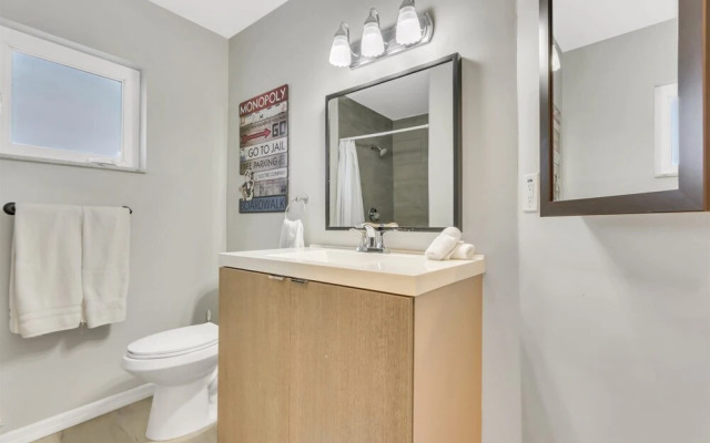 Watersedge - Private & Sanitized, Self Check-in. Perfect for Social Distancing & Working From Home. Private Pool, Pet Friendly. Super-host Support