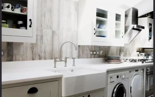 4 Bedroom Town House in Shepherd’s Bush