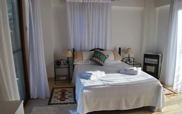 Villa Brooklands by Amy Villas