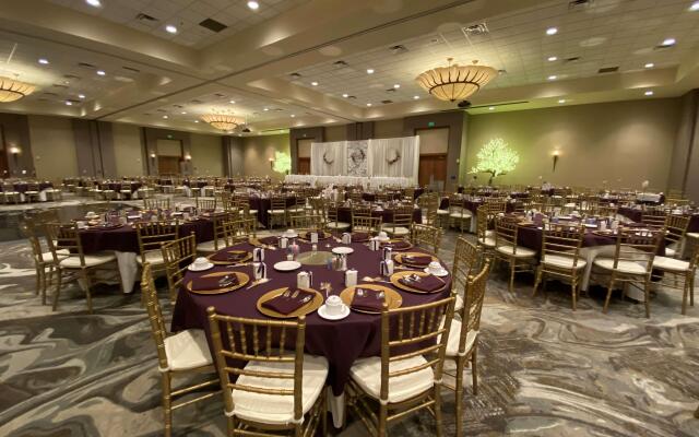 DoubleTree by Hilton Bay City - Riverfront