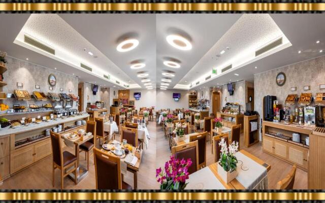 Hotel Jaguar Oporto - Airport to Hotel and City Center and Vice-Versa is a Free and Continuous Shuttle Service from 7AM to 8PM