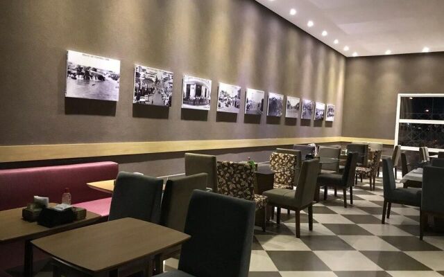 Hotel Oeste Plaza
