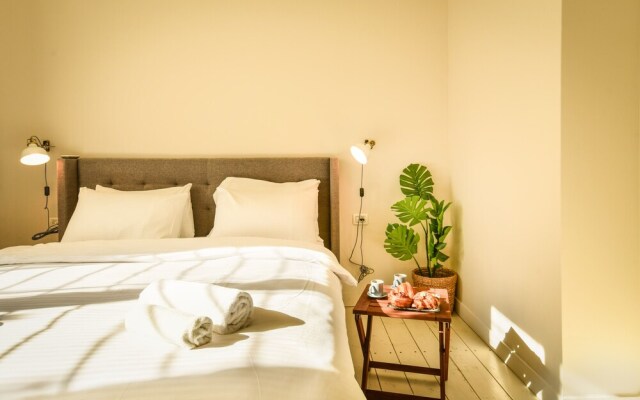 Serene Retreat with Lush Garden by Sea N Rent