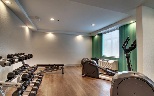 Holiday Inn Express & Suites Lincoln East - White Mountains by IHG