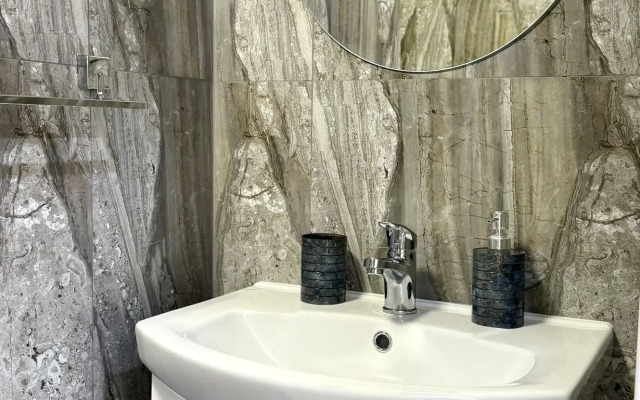 Apart Mari на набережной Генерала Карбышева 18