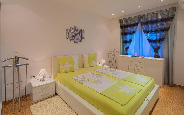 Montelux Apartments