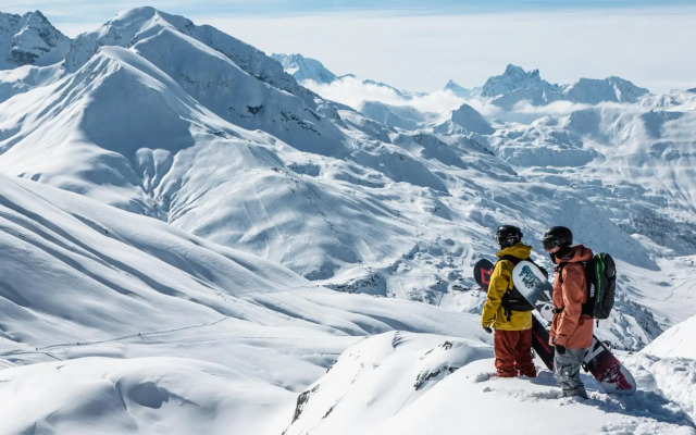 Burgi's - Adults only