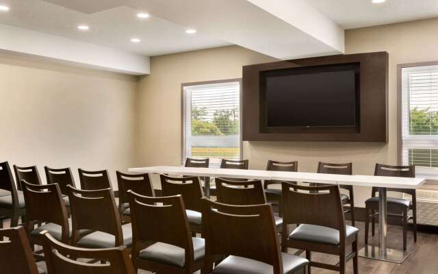 Super 8 by Wyndham Ajax/Toronto On
