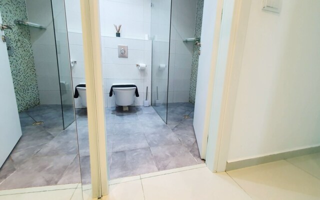 Design Apt Parking Included 2BDR TL16