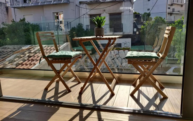 Sunny new lovely apartment 60 meters from the metro