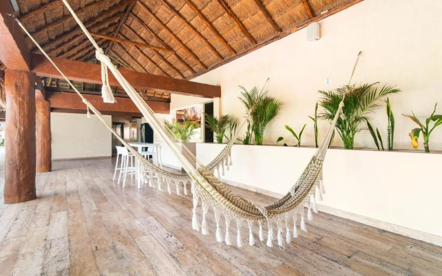 Modern chic 1 bedroom apt w/ rooftop infinity pool