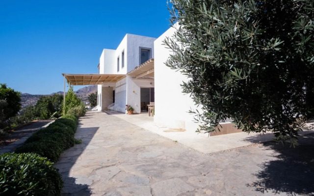 Refreshing House With Shared Pool in Gumusluk