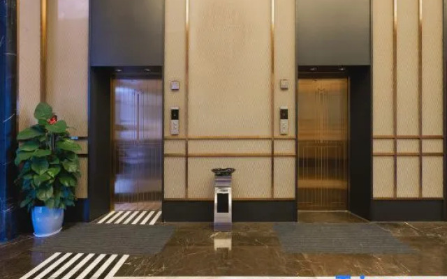 Metropolo Hotels(Guangzhou Hanxi Changlong Wanbo Subway Station Store)
