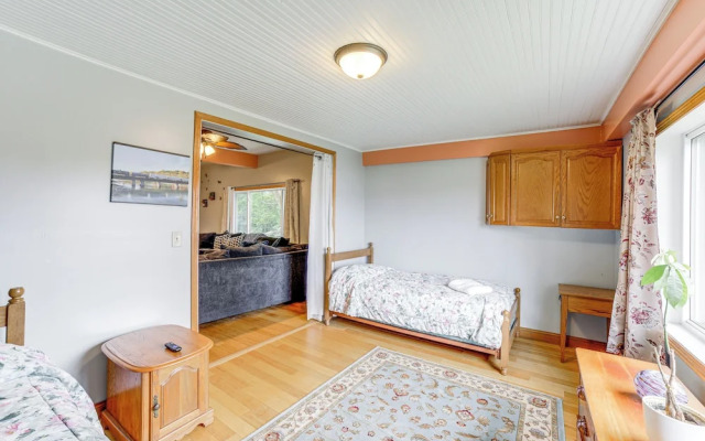 Near Saugatuck Dunes: Pet-friendly Fennville Home!