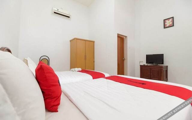 RedDoorz Near Universitas LP3i Medan
