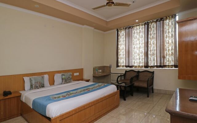 OYO 4798 Hotel Periwal Premium
