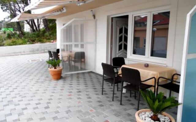 Sara Apartments