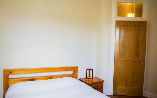 Bright and Spacious Home by Leith Walk