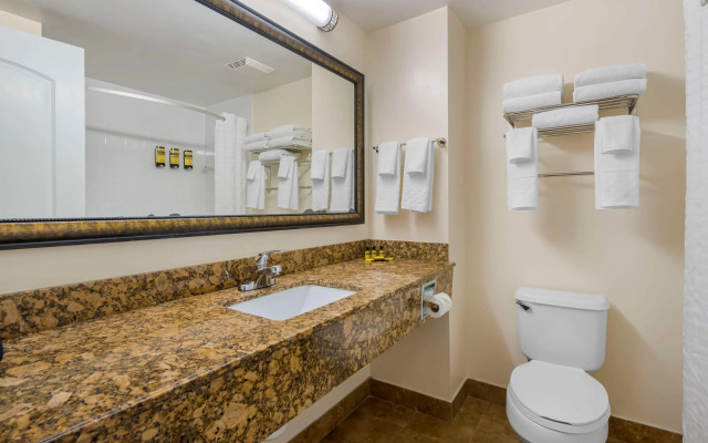 Best Western Plus Universal Inn