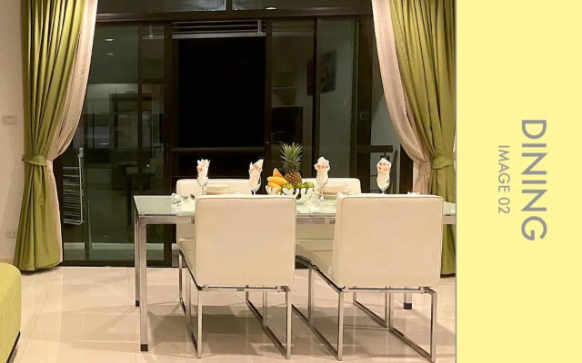 Stylish Condo w. Pool View 2F