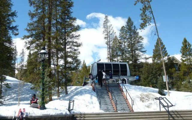 Four Oclock Lodge B06