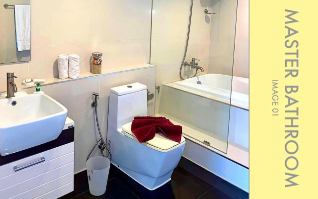 Stylish Condo w. Pool View 2F