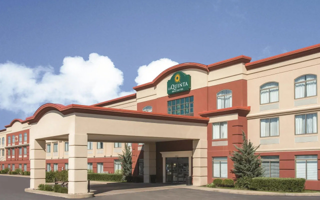 La Quinta Inn & Suites St. Louis Airport - Riverport