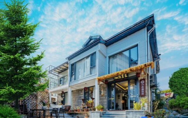 Flower Building Lushan Luyinqi Homestay (Lushan Scenic Area Cableway Station)