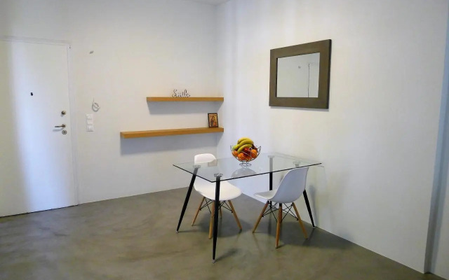 Deluxe Apartment in Vouliagmeni