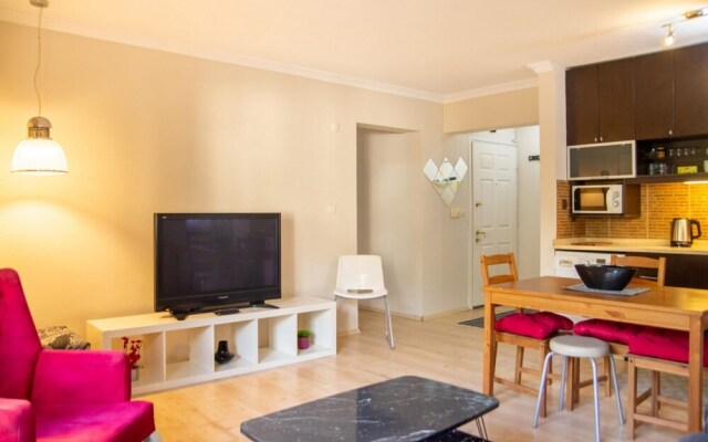 Pleasant and Central Flat With Balcony in Alsancak