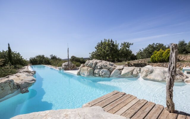 Residence by G Villa Calicant