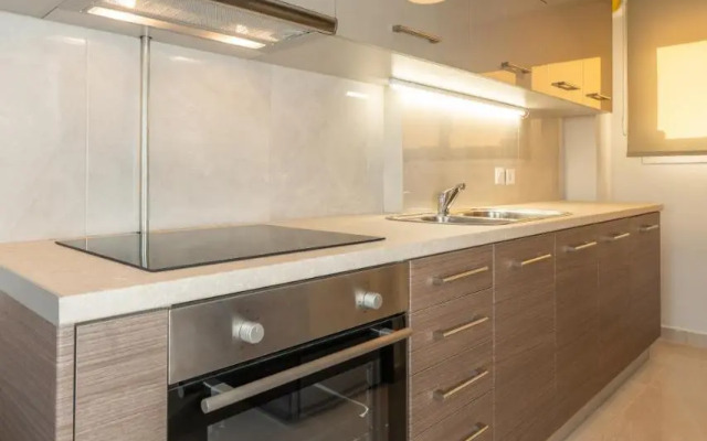 Sunny penthouse w/ Acropolis view next to metro