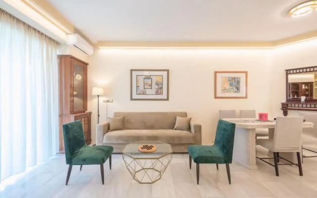 Central 3BR Apartment Next to Panormou Metro!