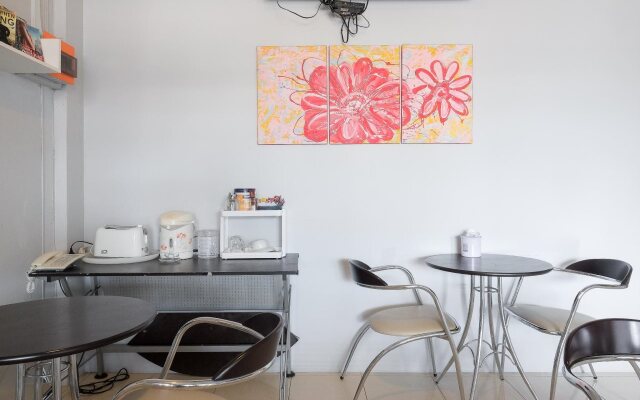 Luna Guesthouse and Travel