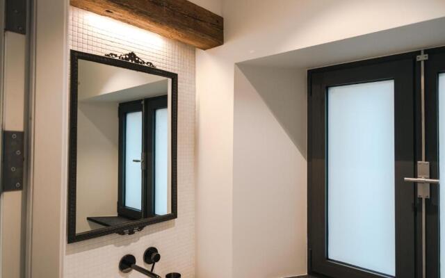 Luxury Apartment with a balcony lake Lago Maggiore