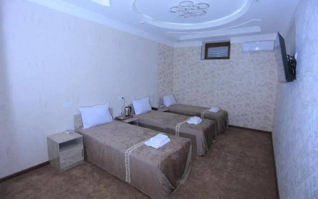 Hayot Plaza Hotel