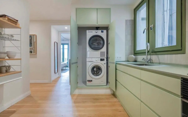 Amazing 5 bedrooms 5 bathrooms by Plaza Catalunya